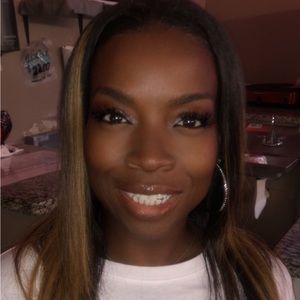 Meet your Posher, Kendra